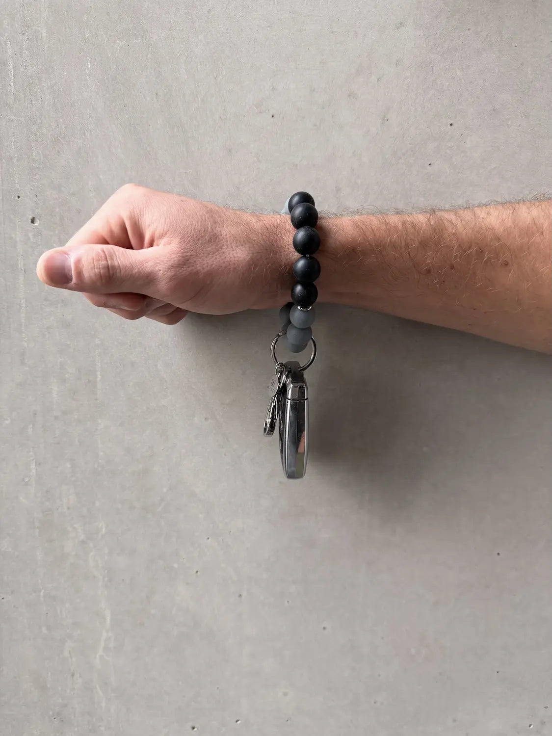 MAN OF STONE – SCHLÜSSELANHÄNGER-ARMBAND
