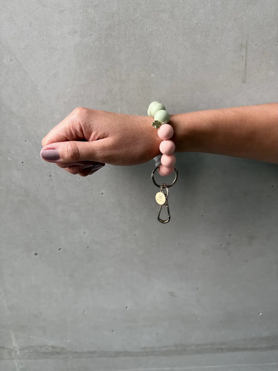 LUCKY VIBES – SCHLÜSSELANHÄNGER-ARMBAND